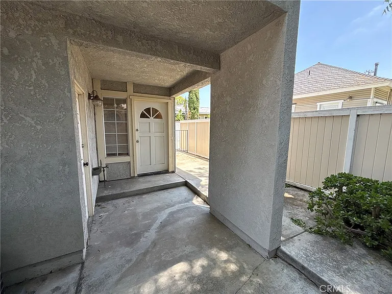 572 N Orange St — Photo 13