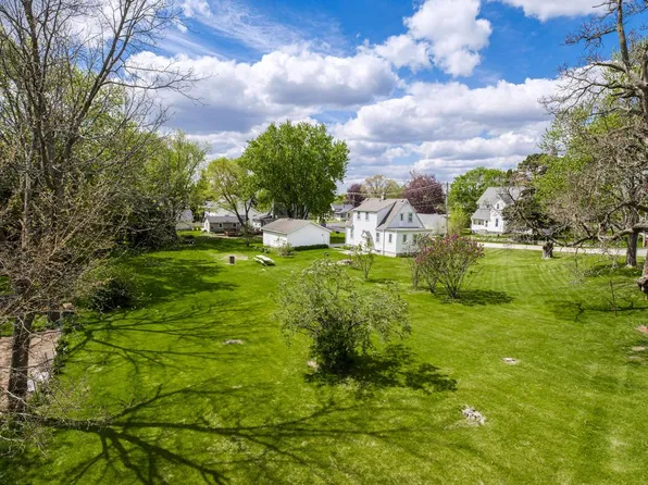 317 W CAPITOL DRIVE, Hartland, WI 53029