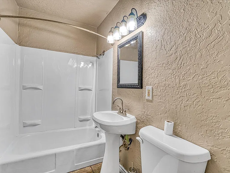1508 N Crain St — Photo 12