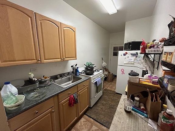 3rd image of 1154 W Lunt Ave APT 109