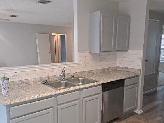 5th image of 1692 Chesterwood Dr