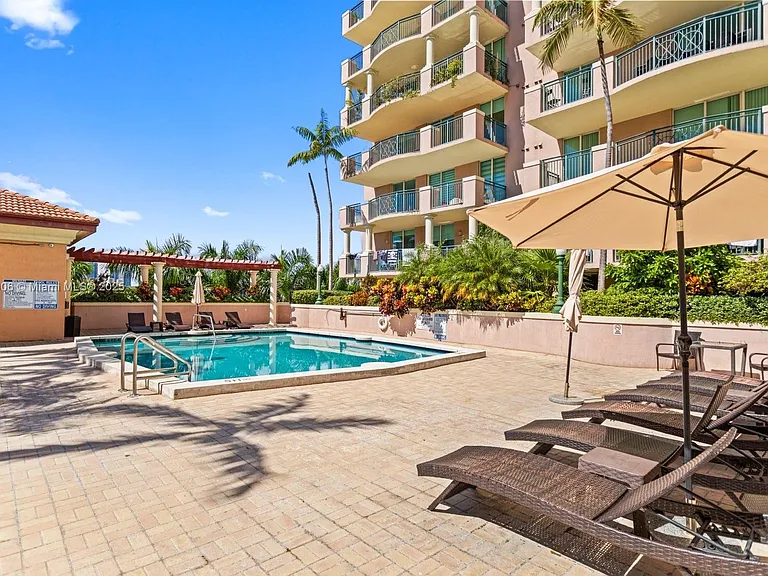 17555 Atlantic Blvd #Penthouse 7 — Photo 18