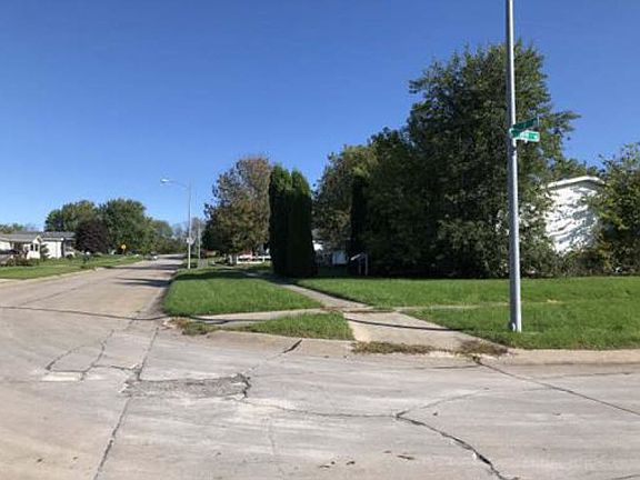 5th image of 1902 S East Dr