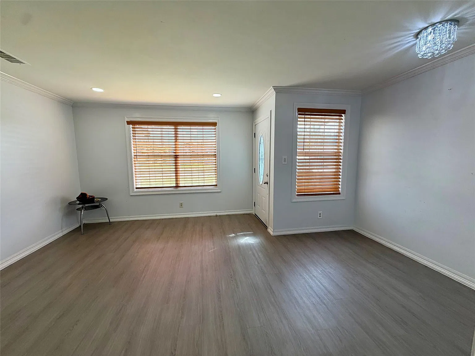 3 bed, 856 sqft, $1,900 — Photo 4