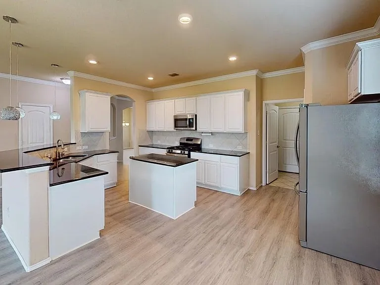 400 Plum Ct — Photo 26