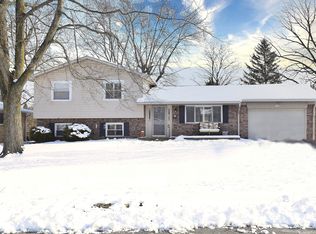 9 Whitewood Ct, Beech Grove, IN 46107