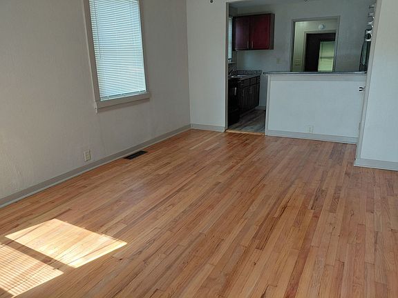 2nd image of 2947 Jefferson St