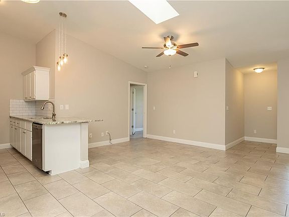 5th image of 1413 SW 51st Ln APT 32