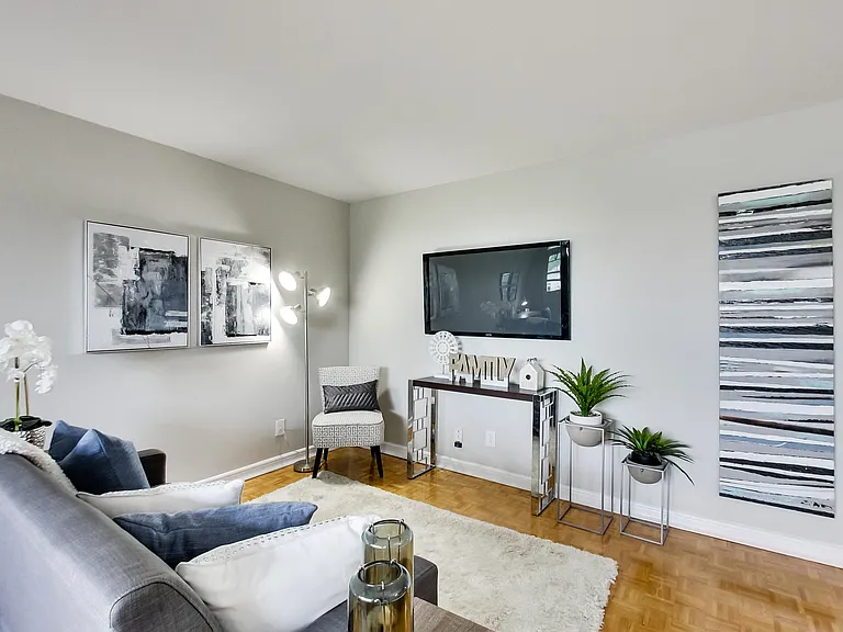 630 Roselawn Ave — Photo 71