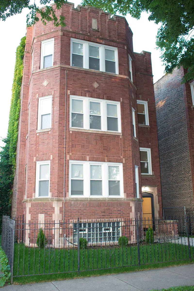 Building Photo - 8329 S Ingleside Ave #1