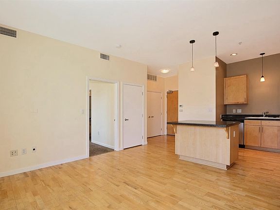 4th image of 1401 Wewatta St Unit 711