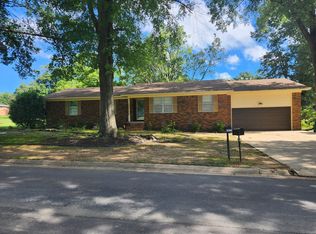 1810 W 3rd Ct, Russellville, AR 72801