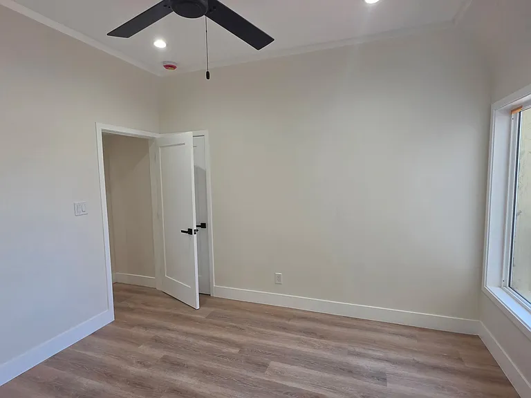 5706 S Figueroa St — Photo 6