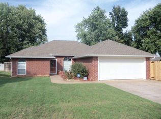 1914 Sandridge St, Enid, OK 73703