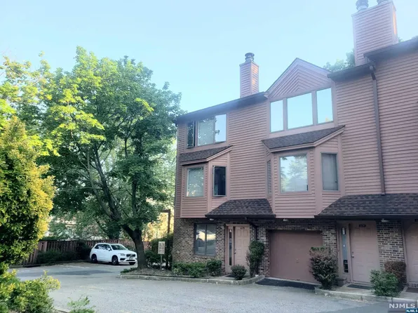 222 Washington Ave #B, Fort Lee, NJ 07024