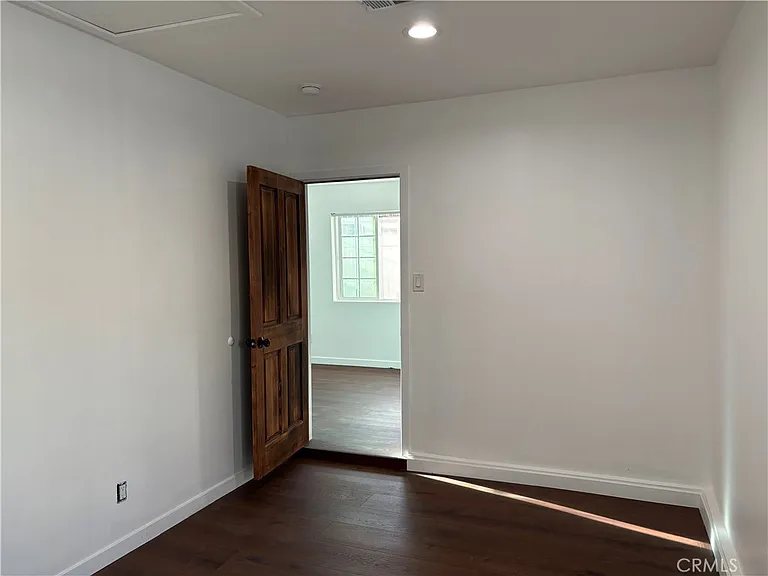 7501 1/2 Corbin Ave — Photo 13