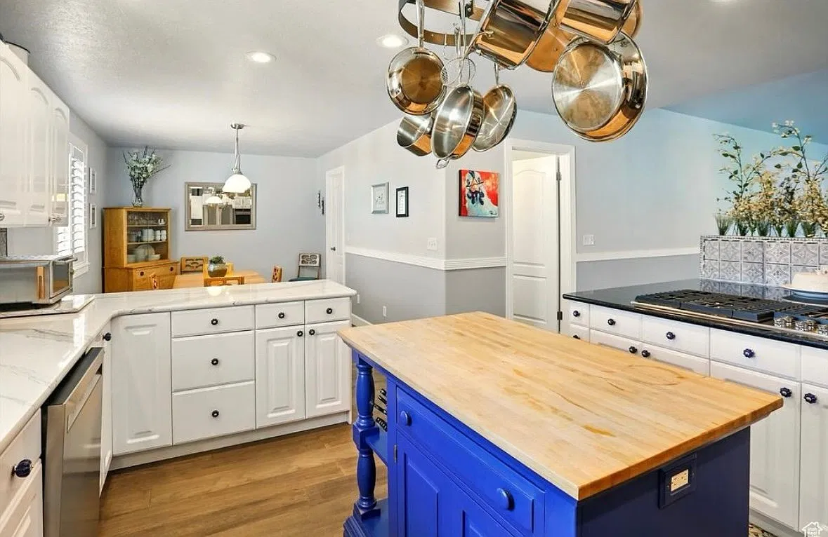 Large Accessible Home — Photo 3
