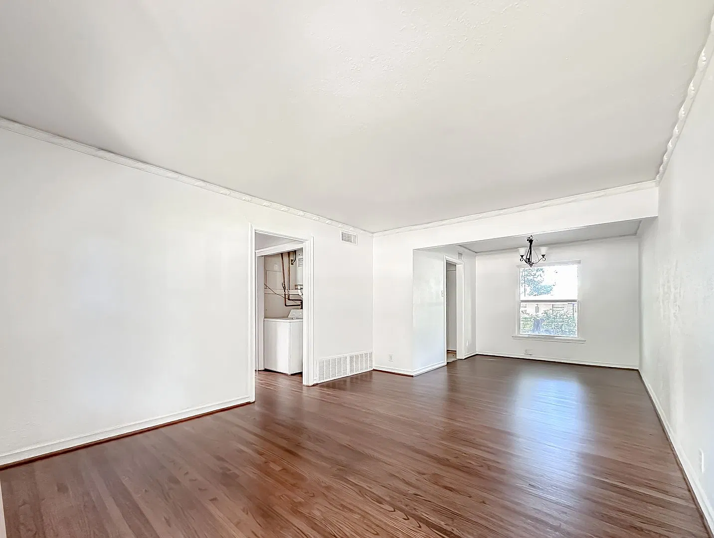 3 bedroom, 1.5 baths home in Casa View! — Photo 4