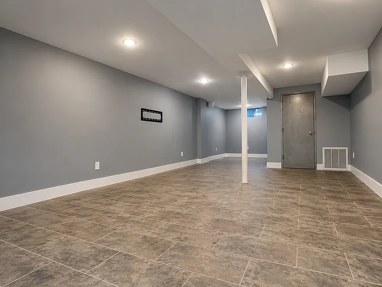 638 Kosciuszko St #1R — Photo 7
