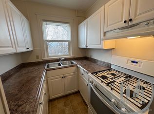 140 Kenyon Ave FLOOR 2, Pawtucket, RI 02861