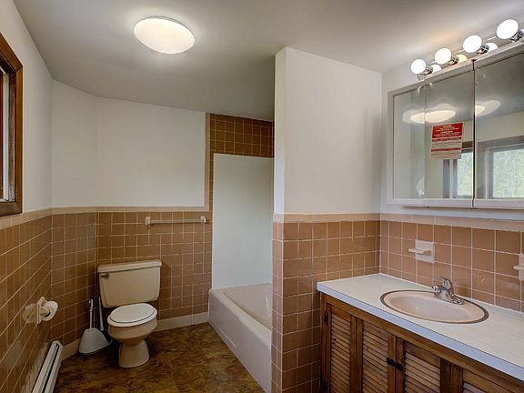 3rd image of 460 Maple Ave #2
