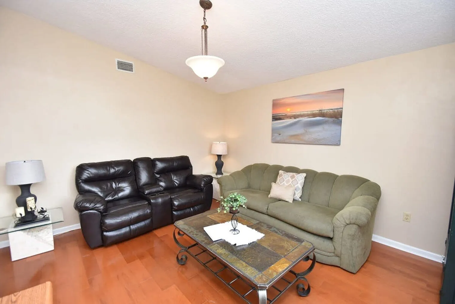 3 bed, 2.0 bath, 1894 sqft, $3,483 — Photo 1