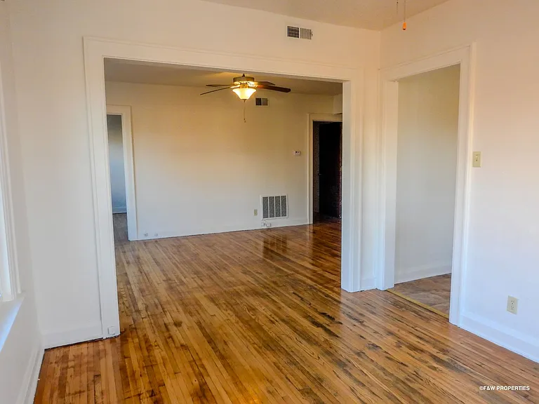 1544 E Broad St — Photo 37