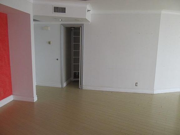 2nd image of 1000 Island Blvd #1611