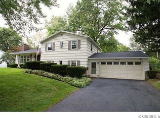 21 Highledge Dr, Penfield, NY 14526