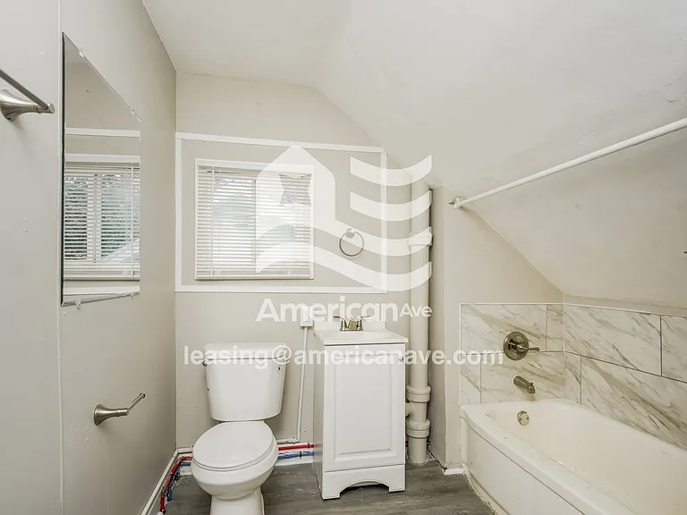 1474994_010_wm_-_main_bathroom_12892246.jpg