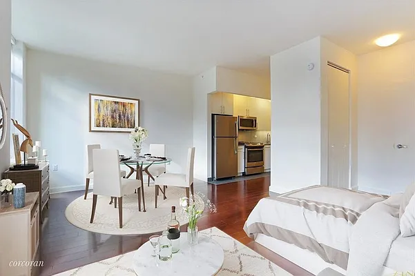 Rented by Red Apple Group | media 55