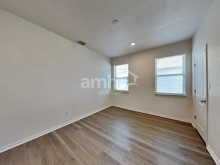 2718 Meadowood Hts — Photo 16