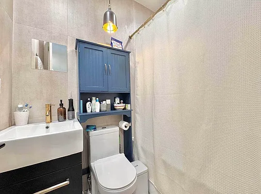 Bathroom, photo 1