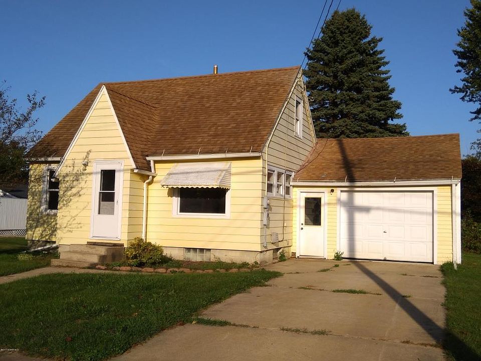 2nd image of 609 Center Ave S