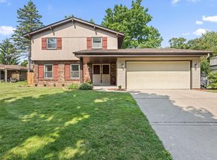 1736 Cottonwood Dr, Waukesha, WI 53189