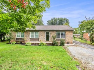 406 Robinson Clemmer Rd, Dallas, NC 28034