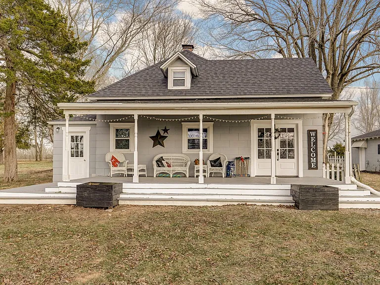 1528 Hidden Valley Rd — Photo 3