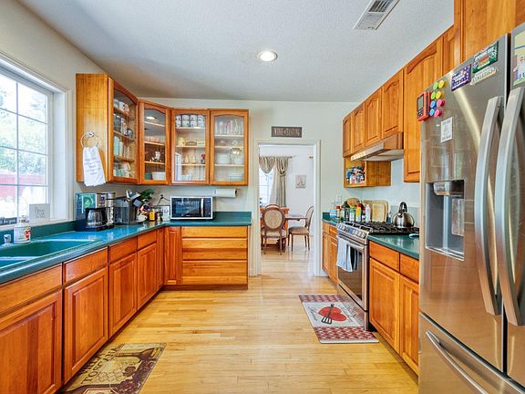 3rd image of 4 Yerba Place
