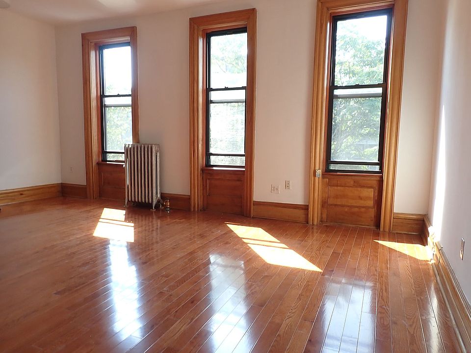 1st image of 206 Jefferson Ave #3
