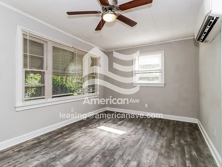 16561_004_wm_-_living_room_12978295.jpg
