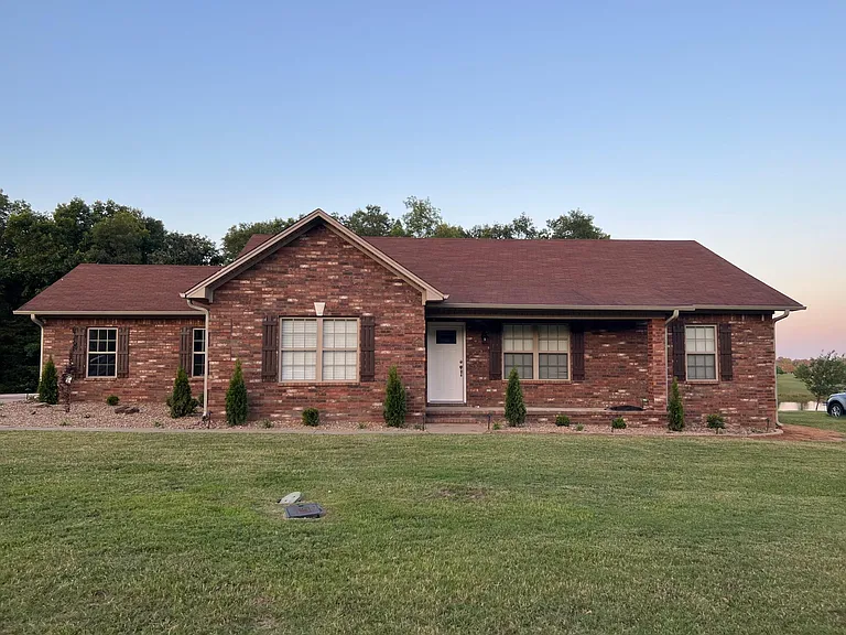 317 Stonegate Dr — Photo 2
