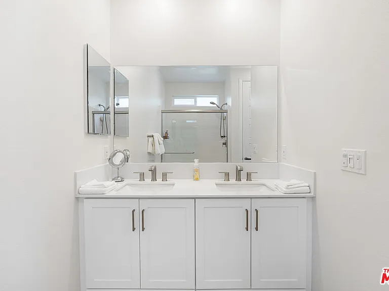 768 Daniel Freeman Cir — Photo 16