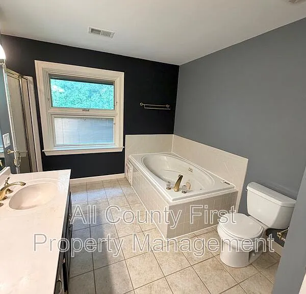 2438 Kings Arms Dr NE — Photo 30