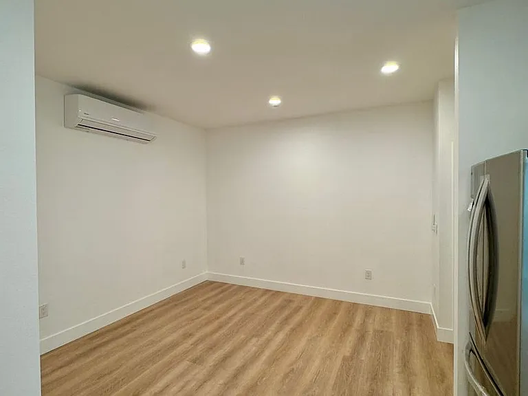 5250 Los Altos Plaza — Photo 6