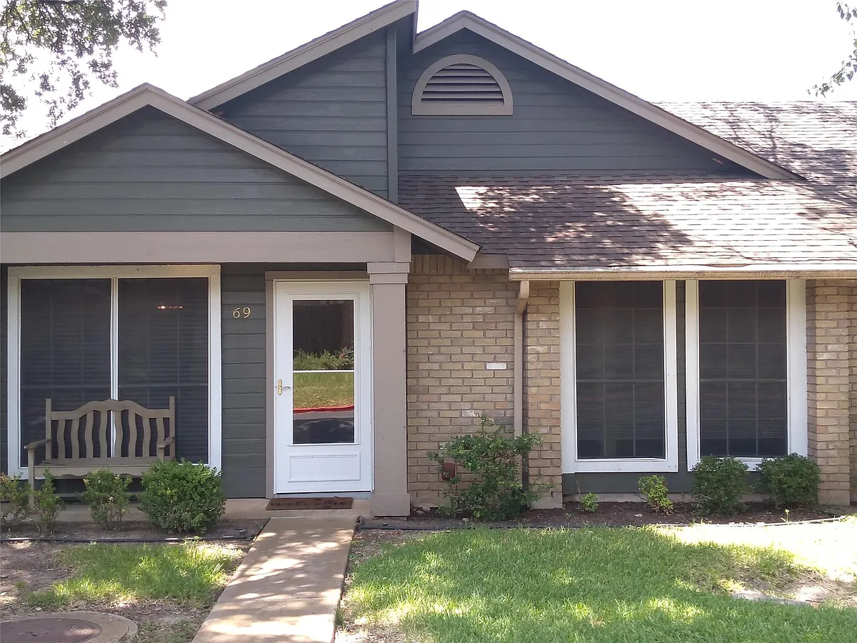 Building Photo - 1015 E Yager Ln #69