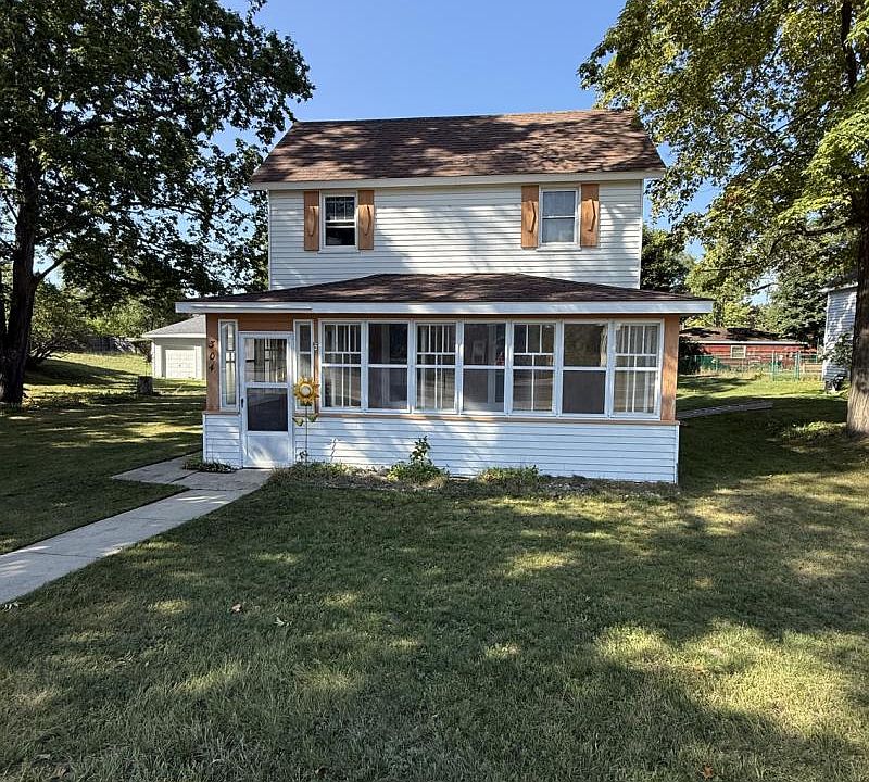 1st image of 304 W River Rd
