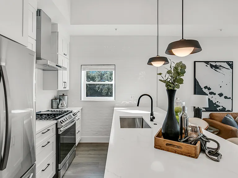3008 W Estrella St #2 — Photo 6
