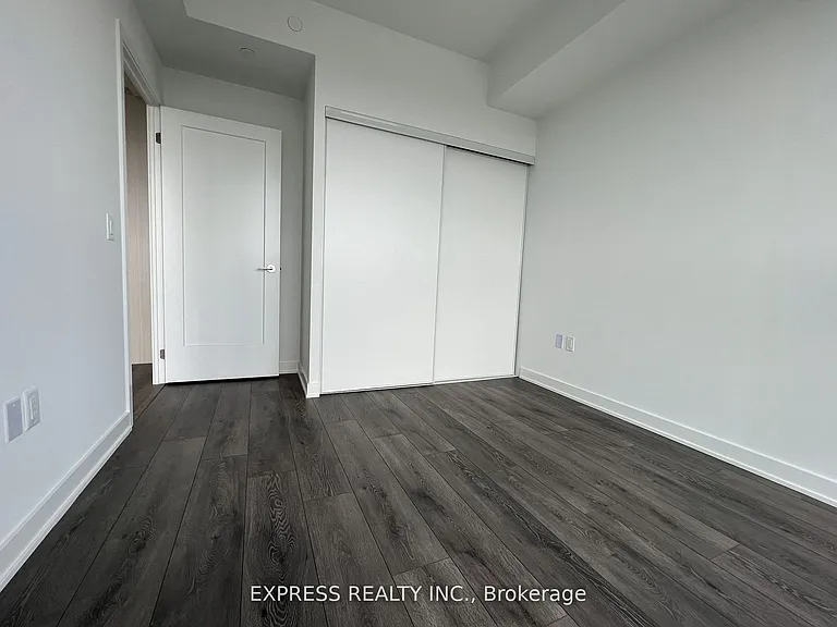 105 Oneida Cres #LPH06 — Photo 9