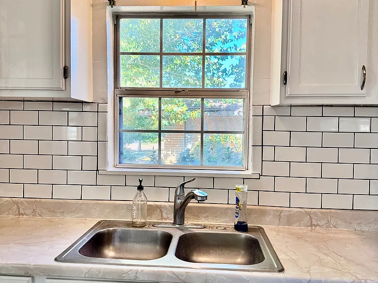 510 Elmwood Dr — Photo 5