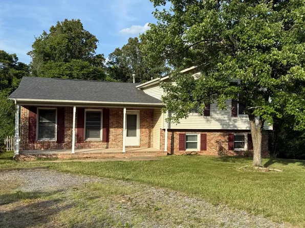 900 Dewberry Dr, Fredericksburg, VA 22407